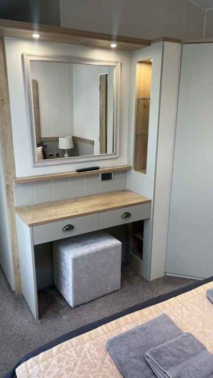 Dog Friendly Lodge With hot Tub, Quiet Location