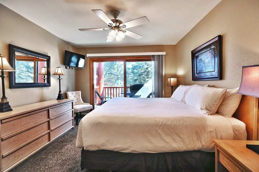 Snow Flower 073 2 Bedroom Condo by RedAwning