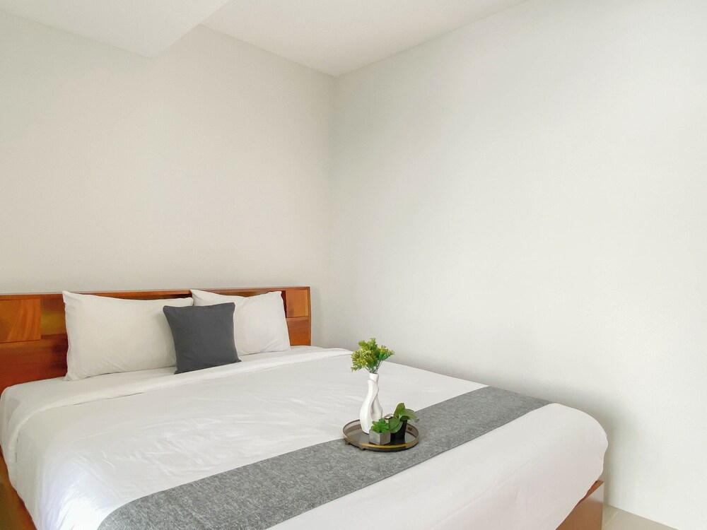 Contemporary And Restful 2Br At Apartment Anwa Residence