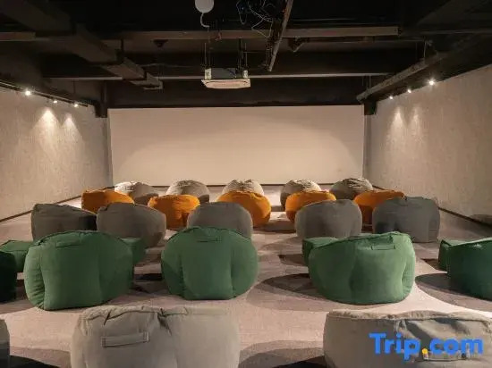 Yishu Waterfront Hotel