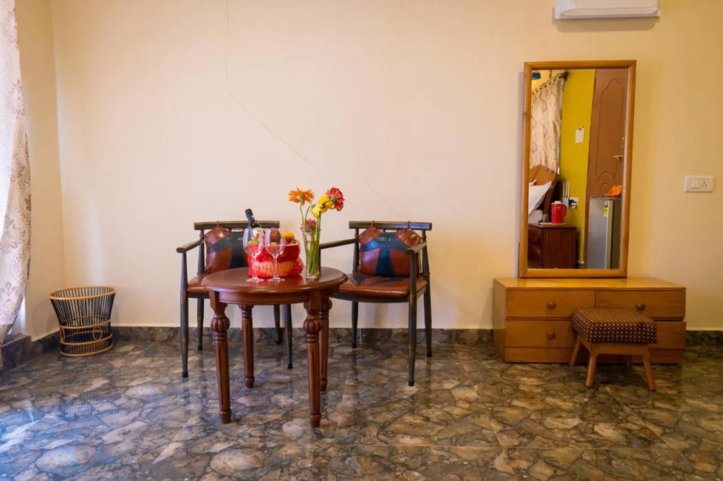 Alcove Beach Resort