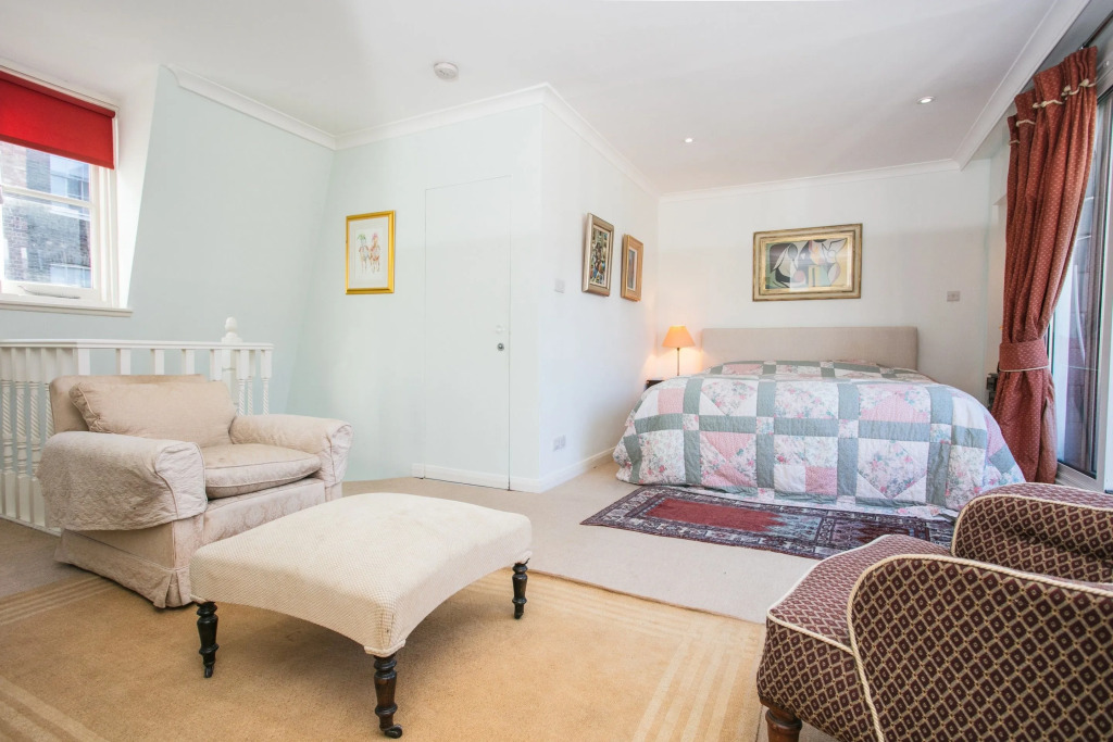 House With Roof Terrace in Pimlico