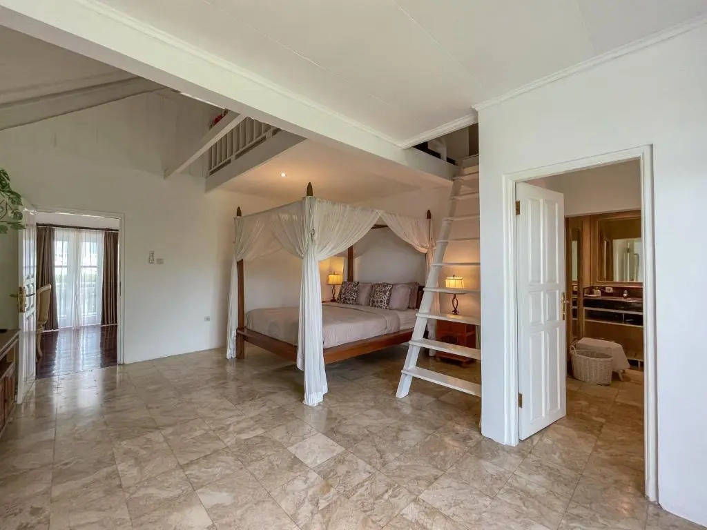 Beach House Canggu - 150m Berawa beach