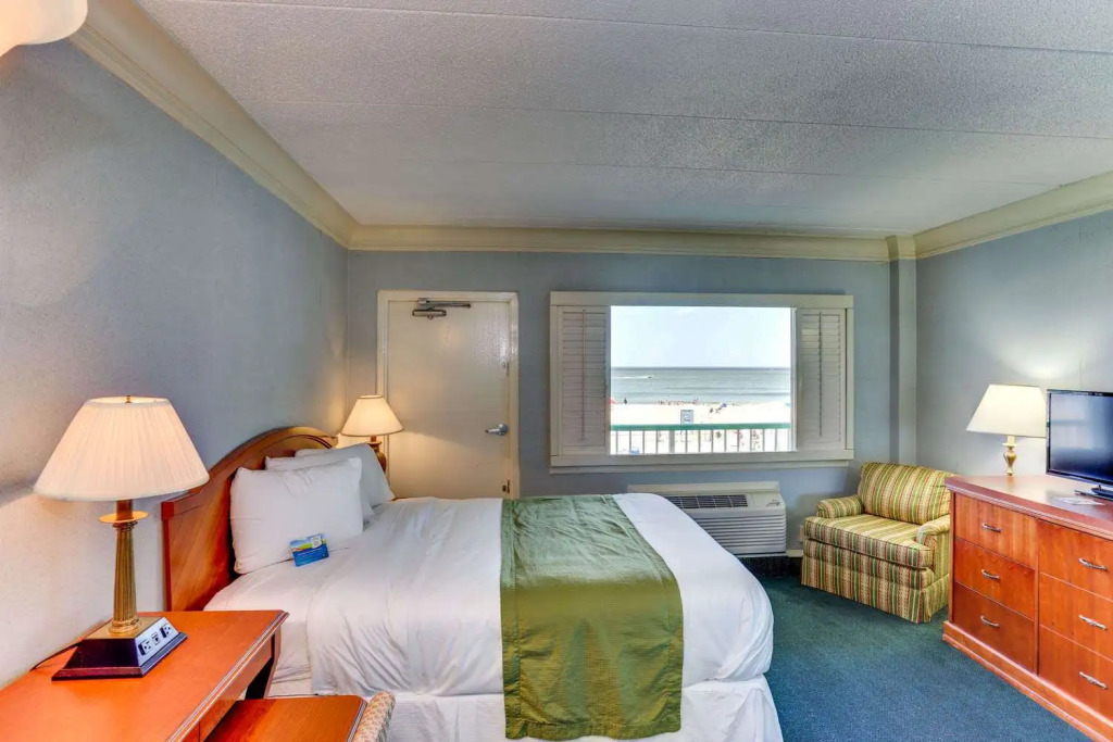 Moxy Virginia Beach Oceanfront