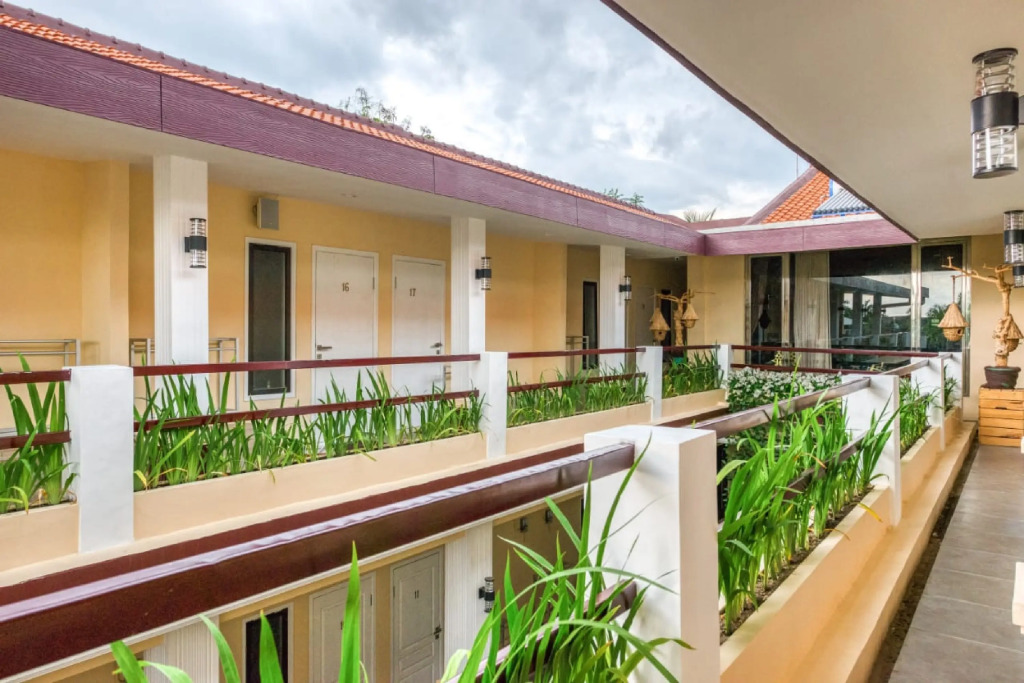 RedDoorz Syariah near Kebon Rojo Park Blitar