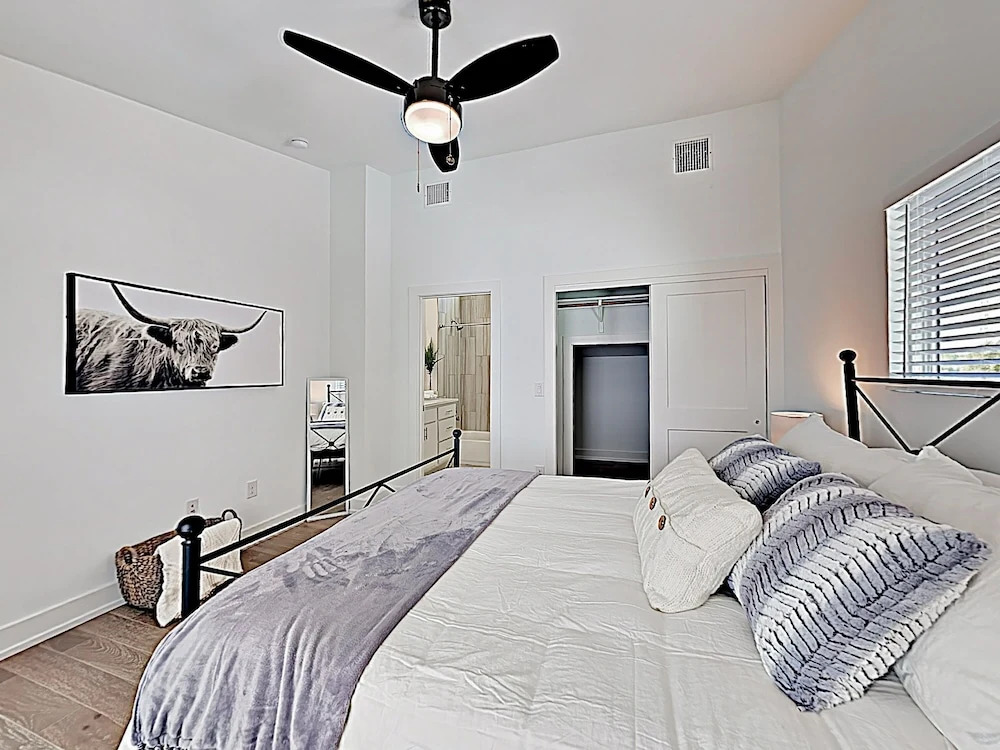 New Listing! Newly Built Luxe Getaway W/ 2 Suites Condo