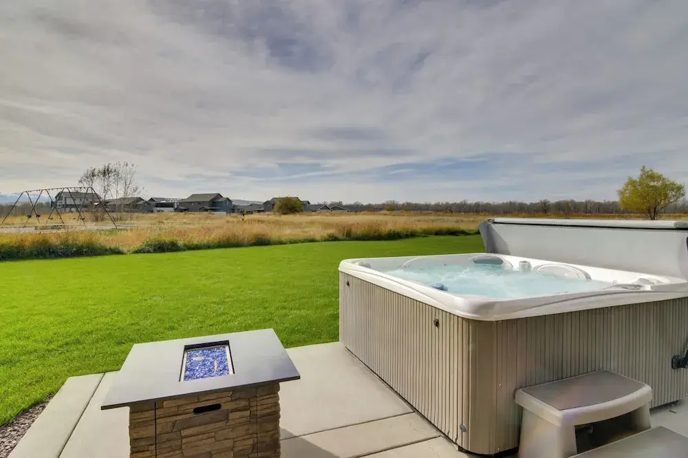 2 Mi to Hot Springs! Group Getaway in Bozeman