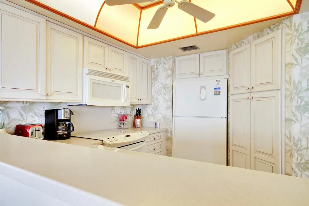 Land's End 401 Building 8 Corner Unit / Beachfront Condo!