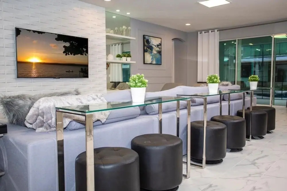 Huge Brand New Luxury 15 Bed Luxury Home! Home