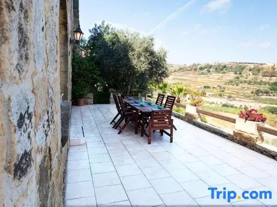 Villeleynah - 5 bedrooms (sleeps 12+ 2 kids) Munxar village