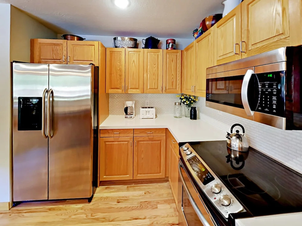 1585 Empire Avenue Condo Unit 303