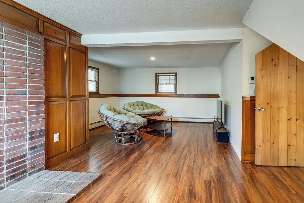 1 Mi to Maine Street! Mcm-style Home in Brunswick