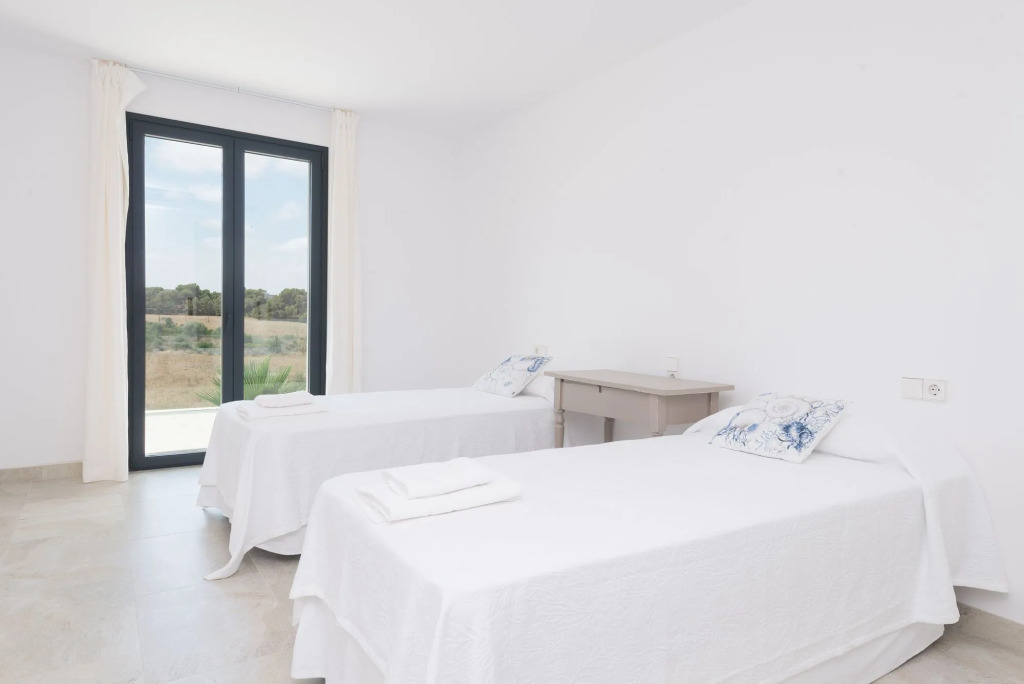Villa Casa Marian for 8 with swimming pool, garden and close to beach