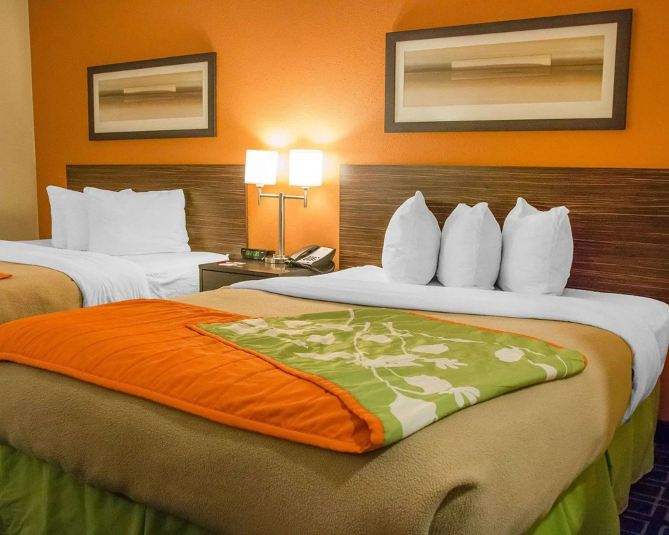 Clarion Pointe