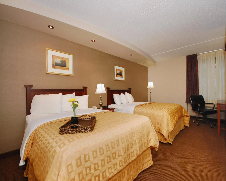 Plaza Inn & Suites