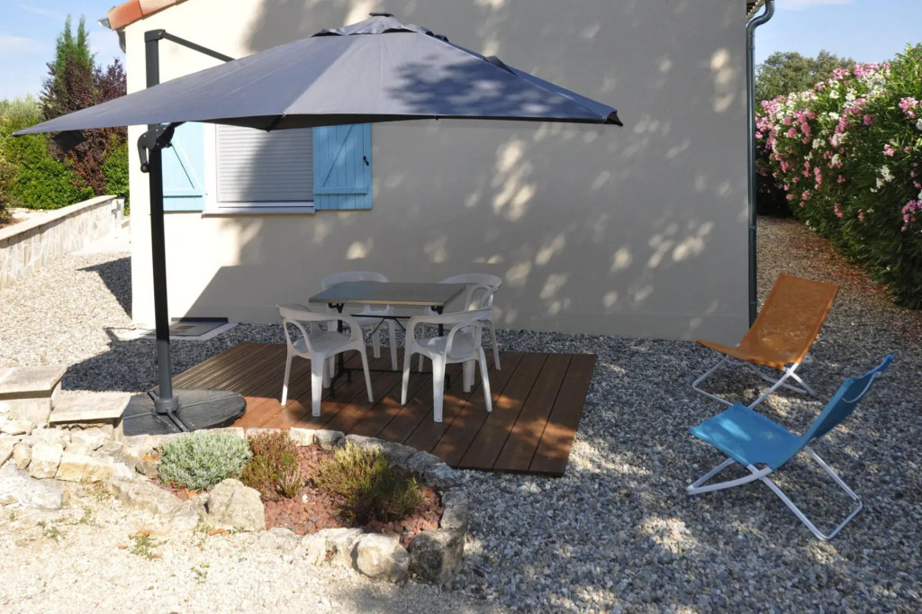 Nice Holiday Home With Private Terrace, Arpaillargues-et-aureillac