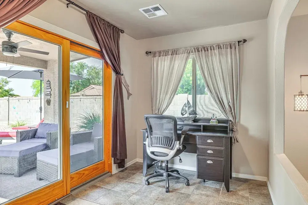 Patio + Fire Pit: Peoria Getaway Near Golfing!