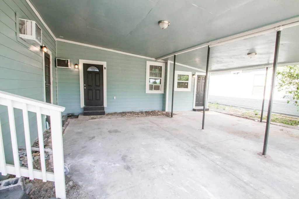 One Bedroom Apartment Near Downtown with Sleeper