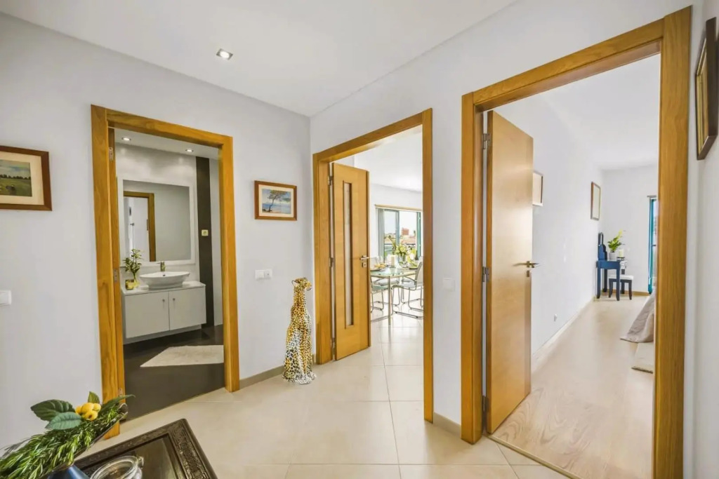Exquisite Penthouse Apartment w Large Terrace Pool & Parking