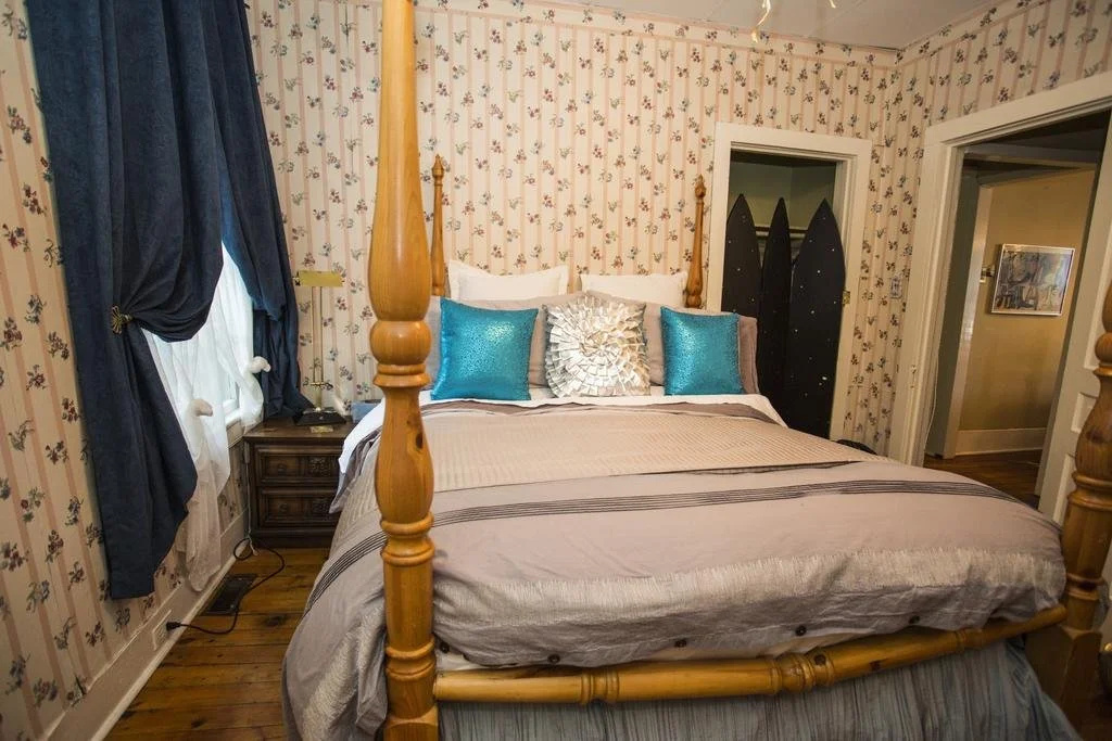 Niagara On The Lake Historic Rental Cottage