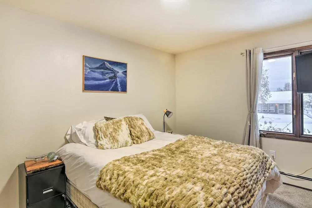 Pet Friendly West Anchorage Home Near Airport by RedAwning