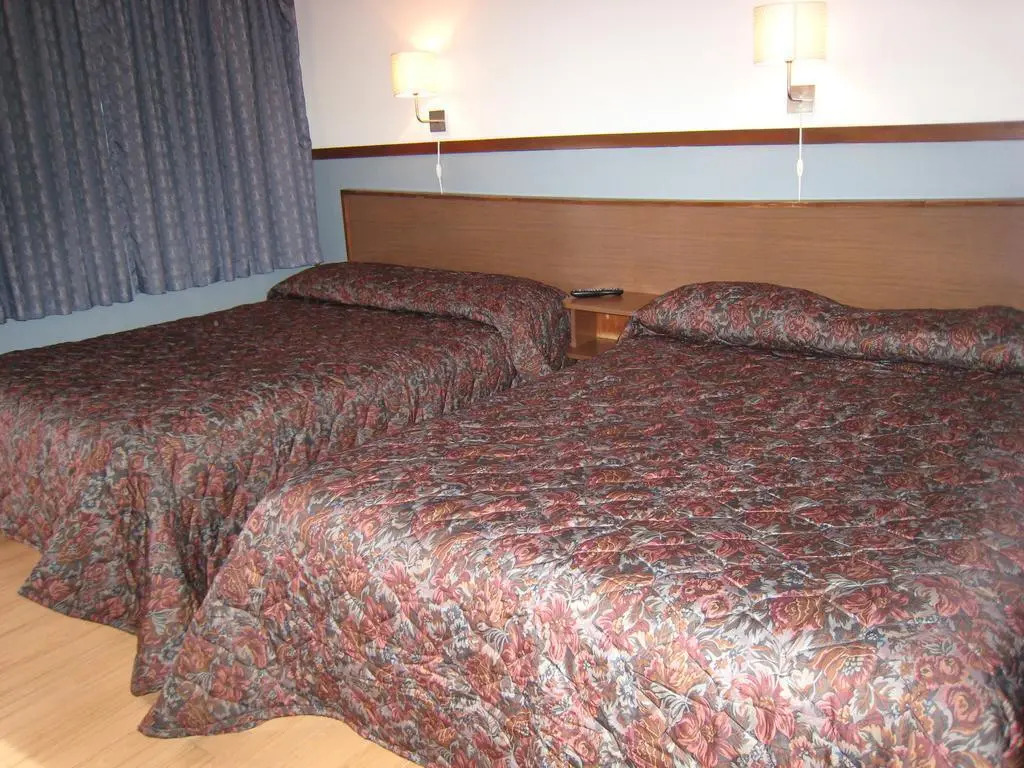 Falcon Nest Motel