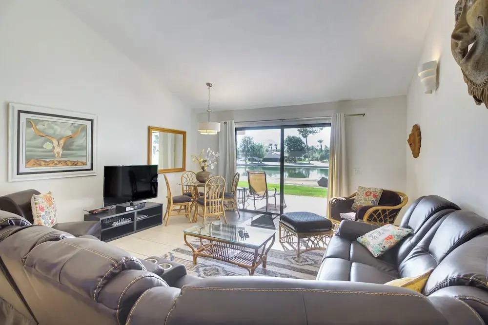 Pet-friendly Palm Desert Gem on Golf Course!
