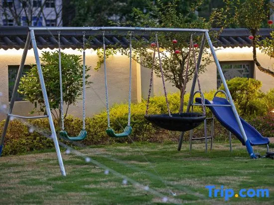 Yuepu Courtyard Green Forest Wild Luxury Family Holiday Homestay (Anji Yunshang Grassland Branch)