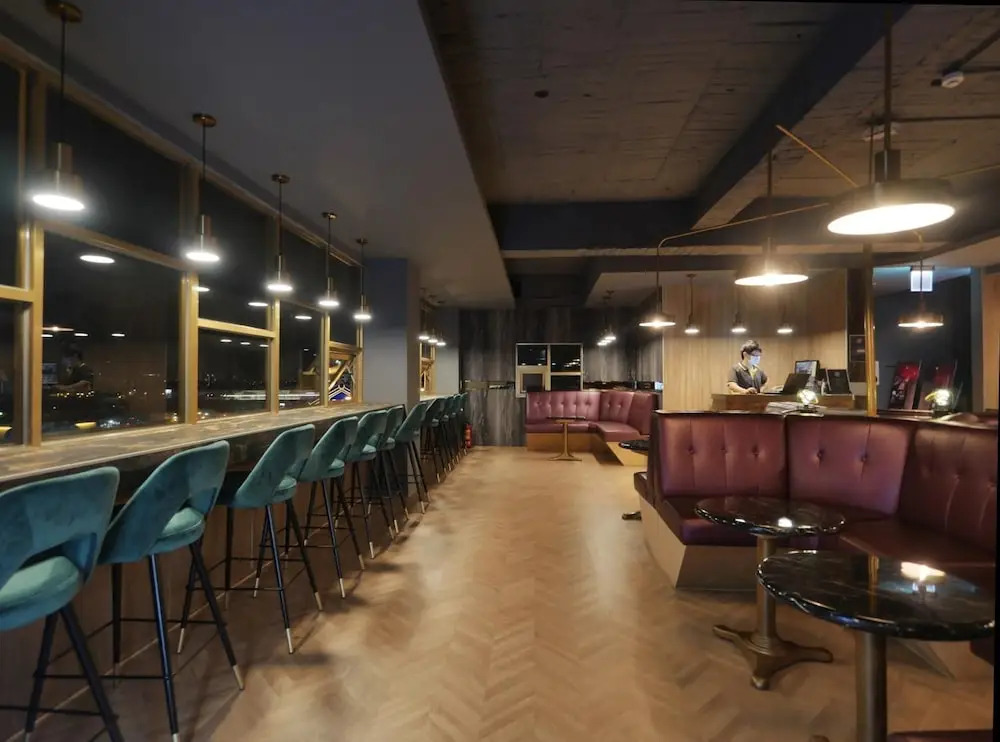 Modern Inn