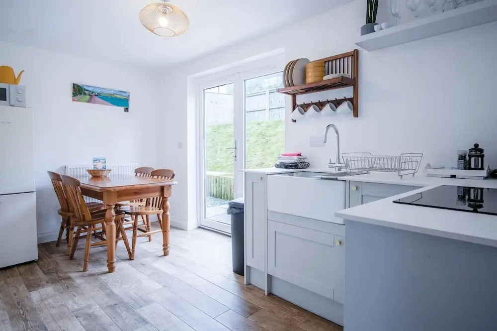 Yellow Cottage - 2 Bedroom Cottage - Dale