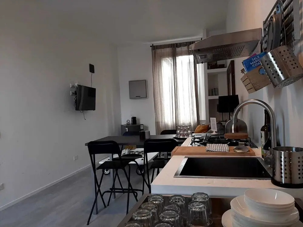 Lovely 1-bed Apartment in Roma With Terrace