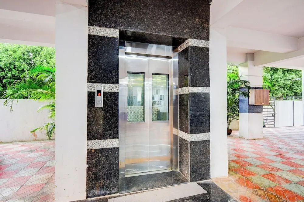 Fabhotel Golden Dreams