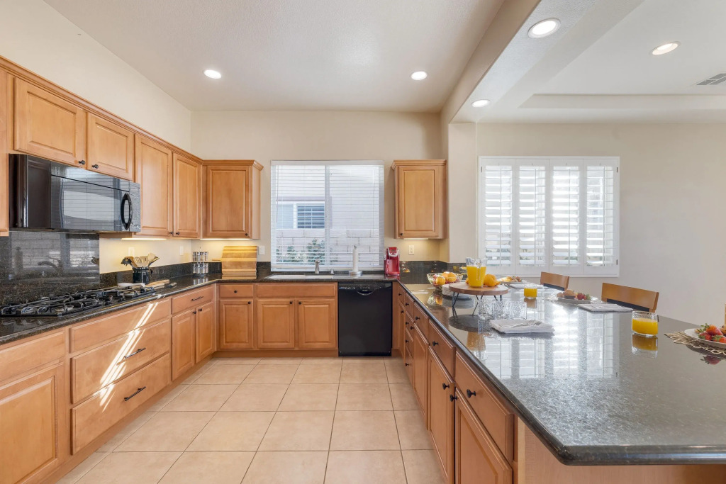 Gated Terra Lago Escape With Private Pool, Hot Tub, Outdoor Kitchen and Lounge