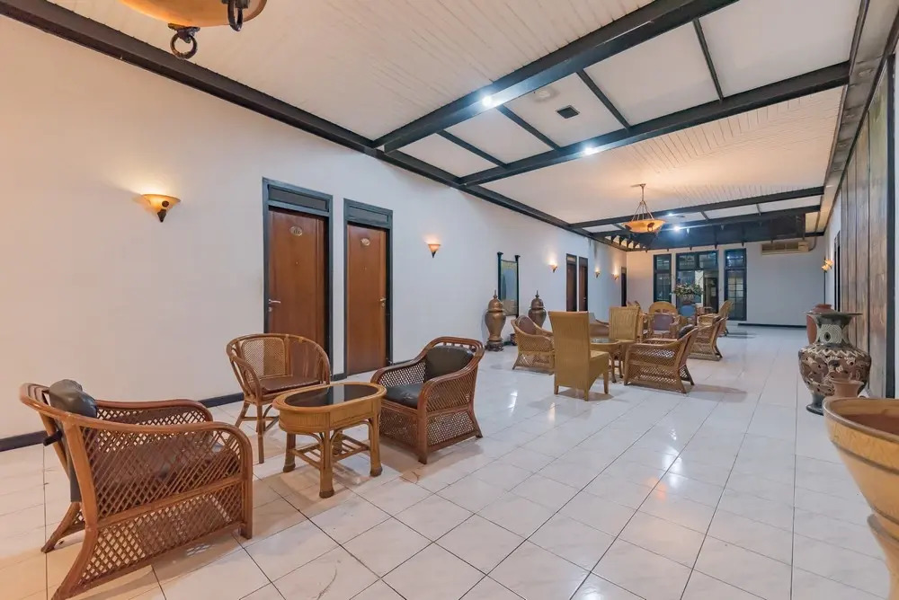 Urbanview Hotel Crown Tasikmalaya by RedDoorz