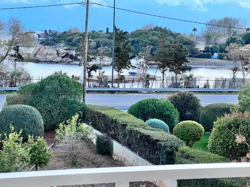 Lagonisi Luxury Apartment by the sea