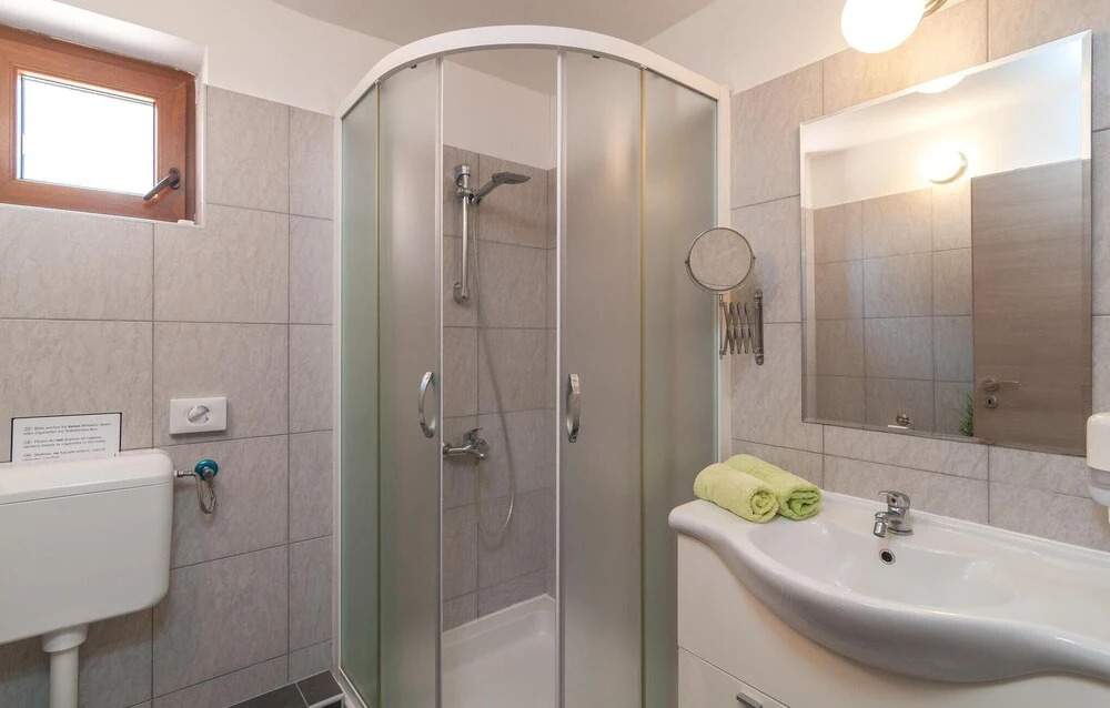 Beautiful Home in Mudri Dolac With Sauna, Wifi and 4 Bedrooms