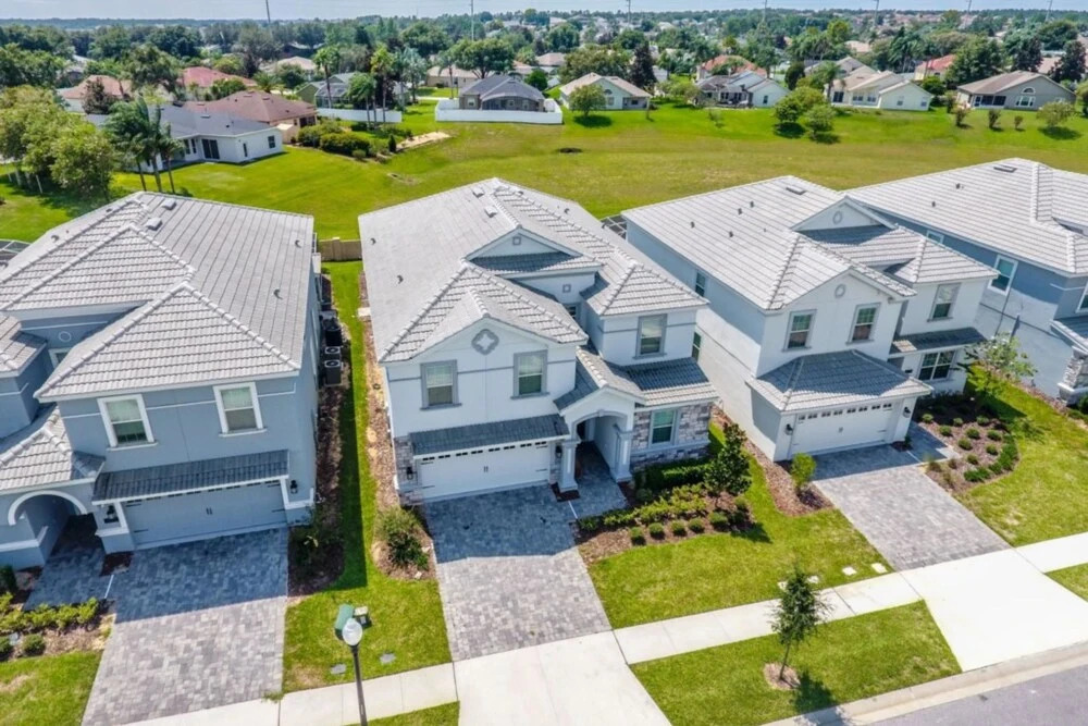 Gorgeous Home with Pool and Game Room CG1680