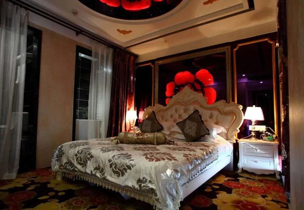 Wuhan U and I Theme Hotel
