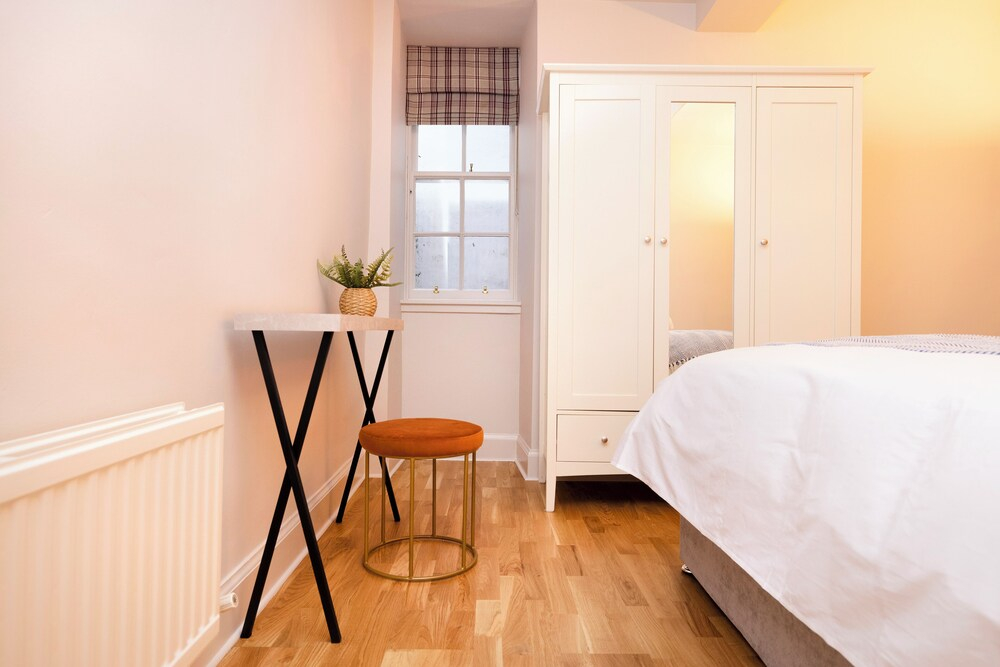 JOIVY Modern 1-bed flat in New Town