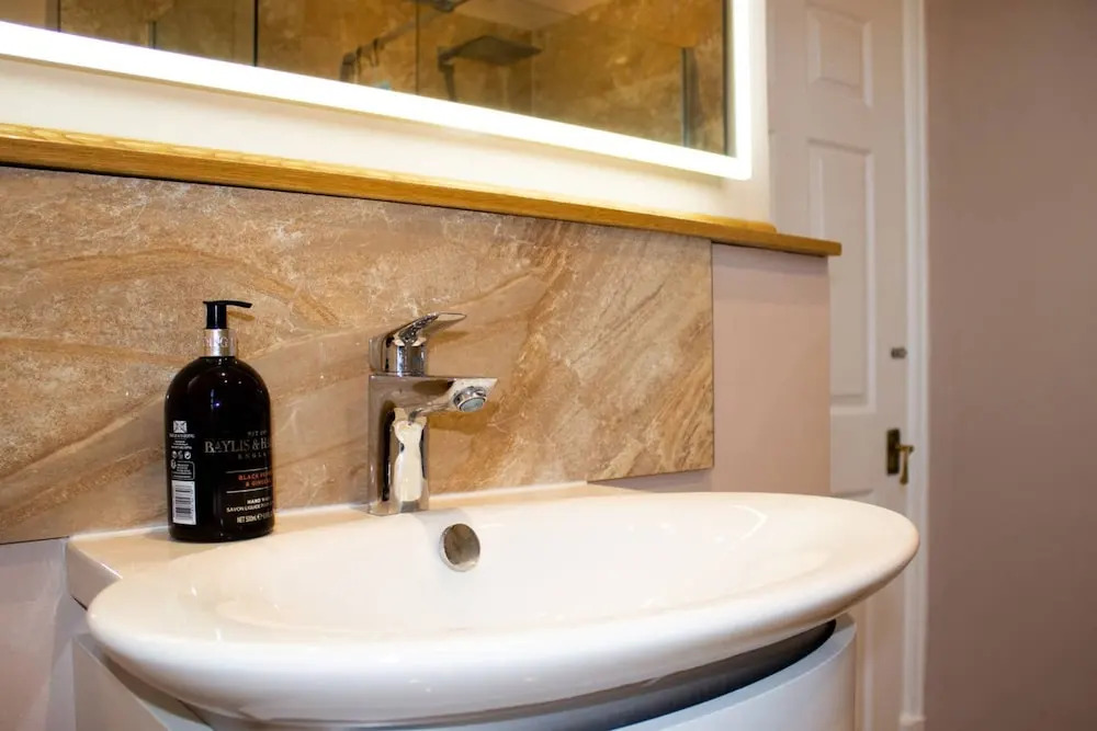 Stylish 3 Bedroom Flat in Historic West End Location