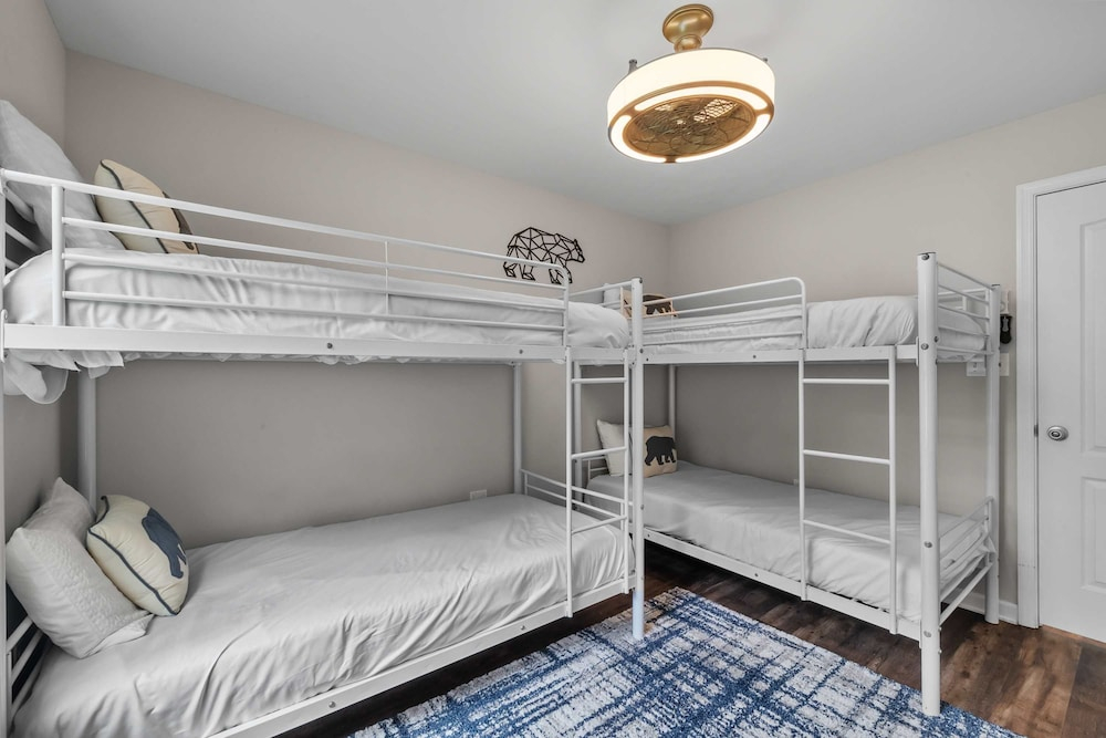 Near Jfbb With Private Hot Tub and Game Room