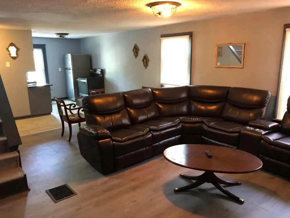 The 540 With Private Yard & Parking, Near Falls & Casino by Niagara Hospitality