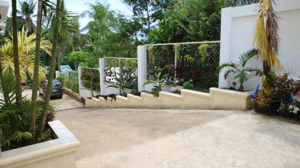 Cherrys Courtyard Hotel