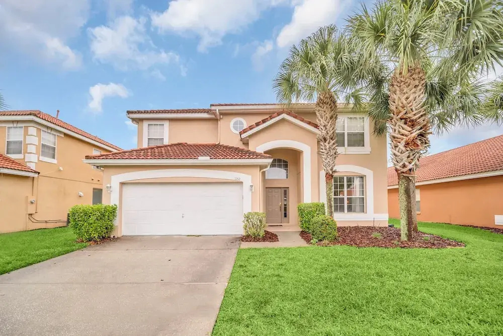 Solana Pool Home in Davenport FL