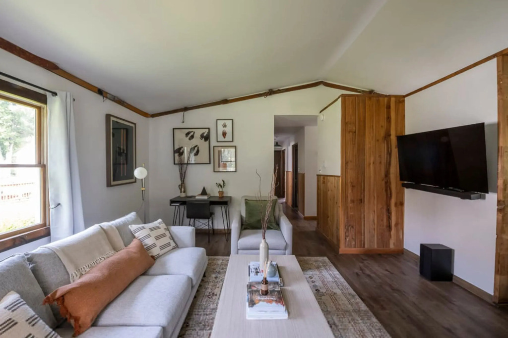 Maple Avenue by Summer   A Hunter Mountain Retreat, Lanesville