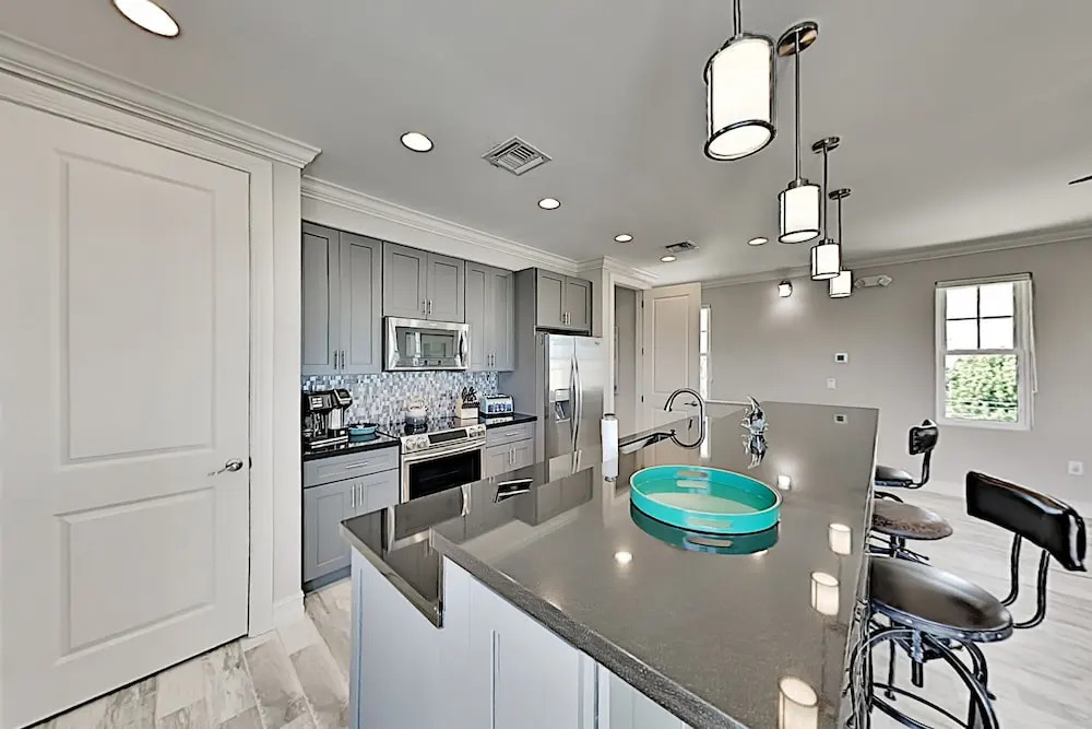 77tingln 4 Bedroom Home