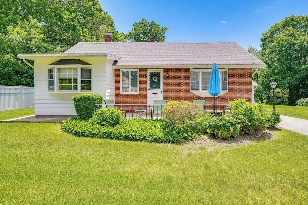 Gloucester Home w/ Large Yard: 1 Mi to Beach!