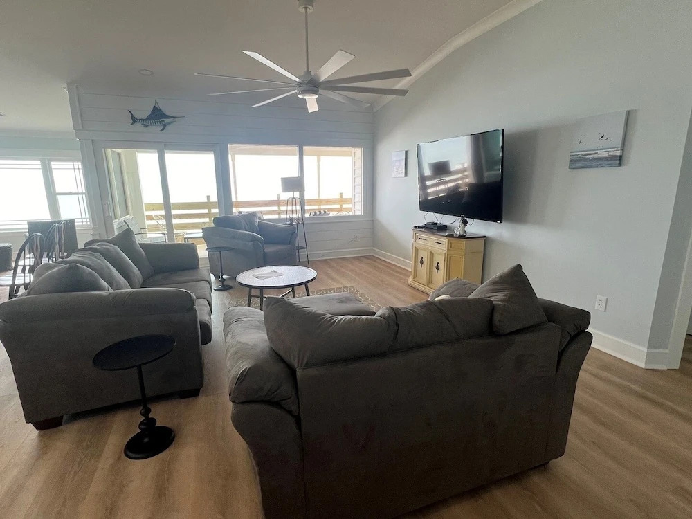 Boston Commons Penthouse 5 Bedroom Condo by RedAwning