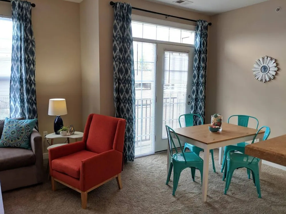 Mid-Century Modern 2BR Apt with VIews