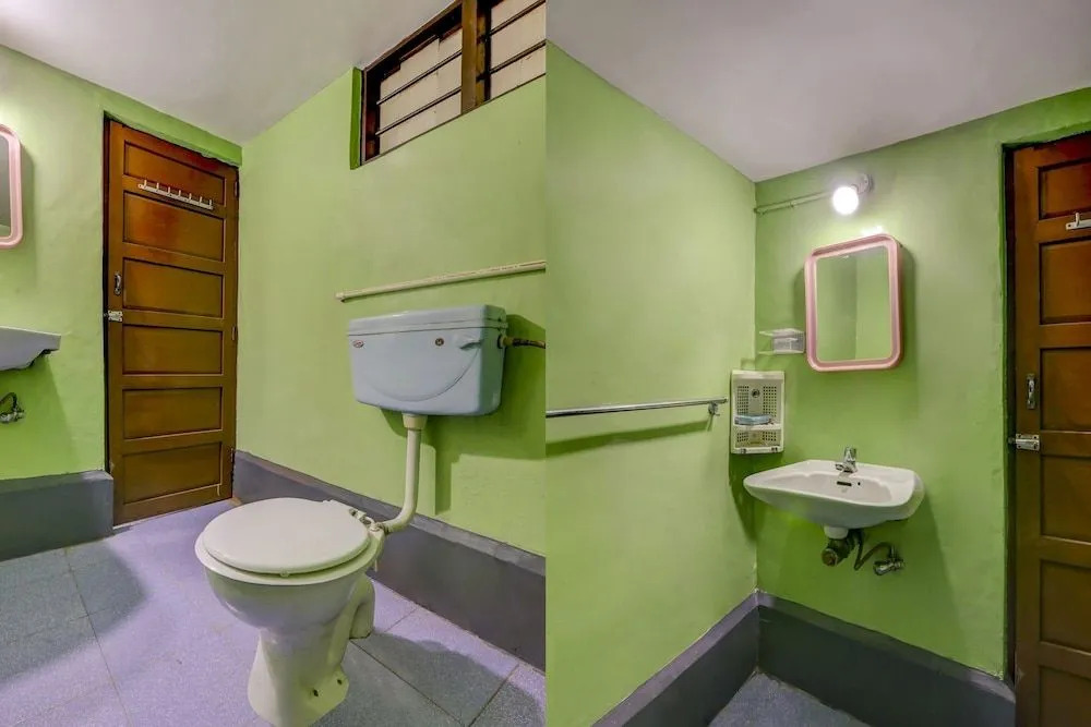 OYO 62737 Alfa Guest House